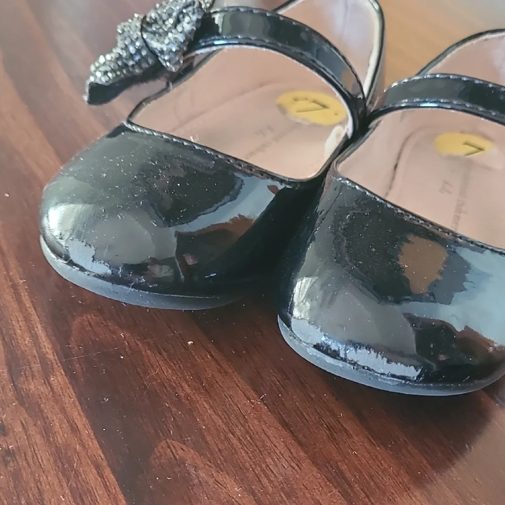 cupcakes & cashmere Girls' Black Patent Mary Janes with Rhinestone Bow